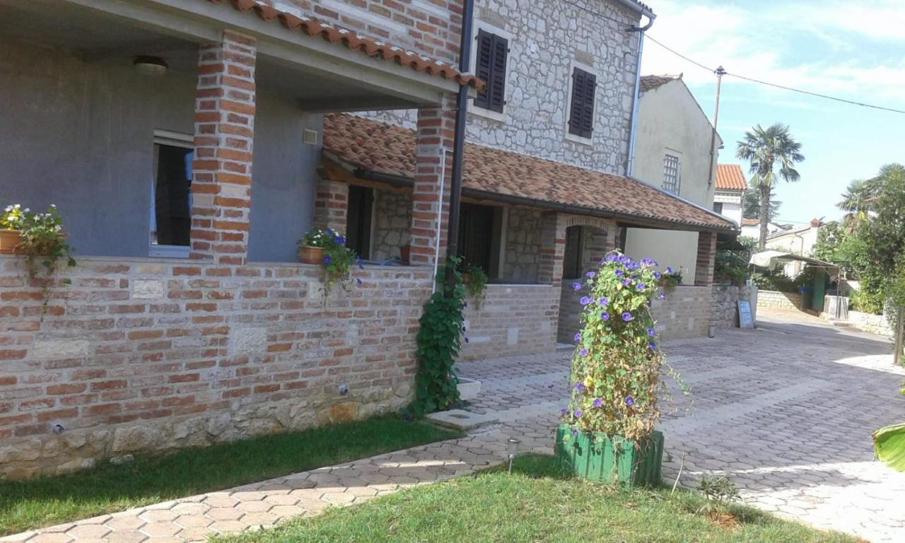 Apartmani Memic 100 M Do Plaze, Apartments Memic Only 100M From Beach 포레치 외부 사진