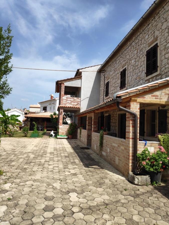 Apartmani Memic 100 M Do Plaze, Apartments Memic Only 100M From Beach 포레치 외부 사진