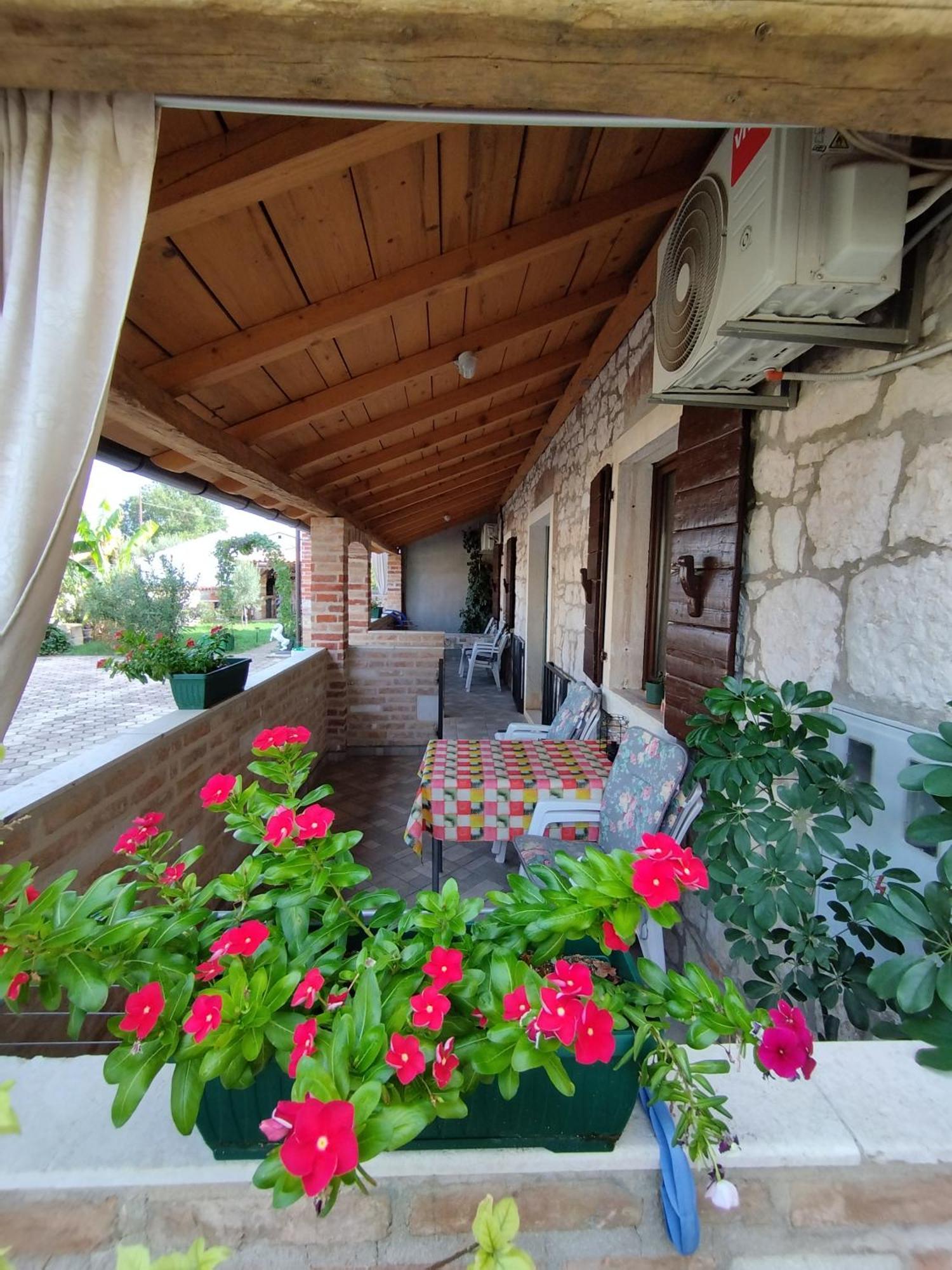 Apartmani Memic 100 M Do Plaze, Apartments Memic Only 100M From Beach 포레치 외부 사진