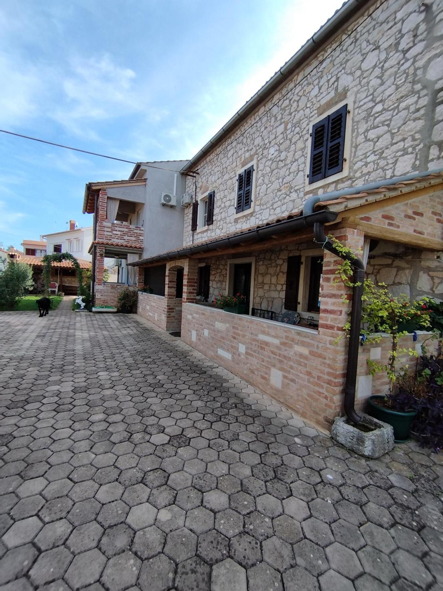 Apartmani Memic 100 M Do Plaze, Apartments Memic Only 100M From Beach 포레치 외부 사진