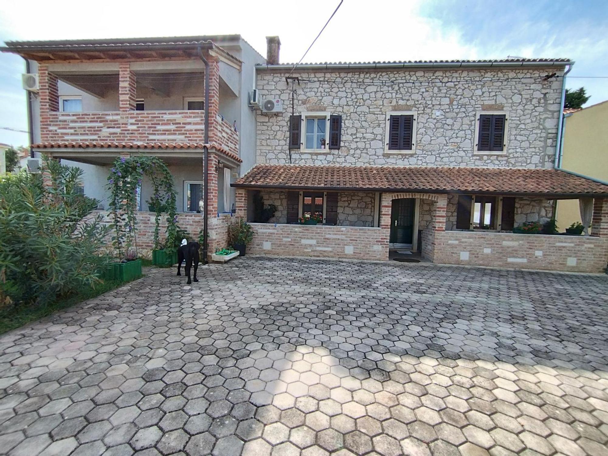 Apartmani Memic 100 M Do Plaze, Apartments Memic Only 100M From Beach 포레치 외부 사진