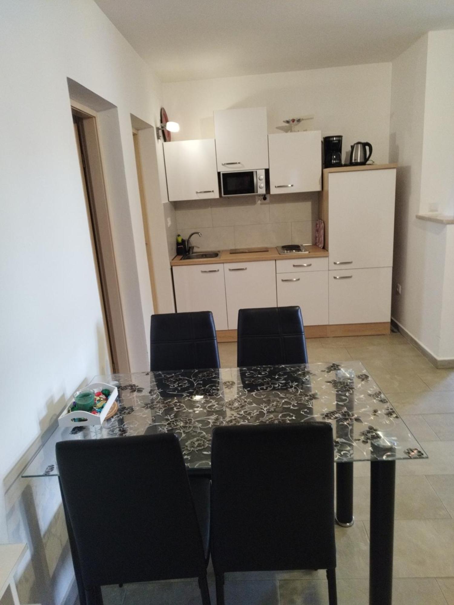 Apartmani Memic 100 M Do Plaze, Apartments Memic Only 100M From Beach 포레치 외부 사진